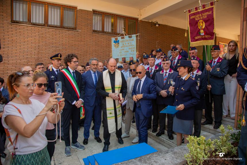 Svelato a Vasto il “Centauro alato” simbolo del coraggio della polizia stradale