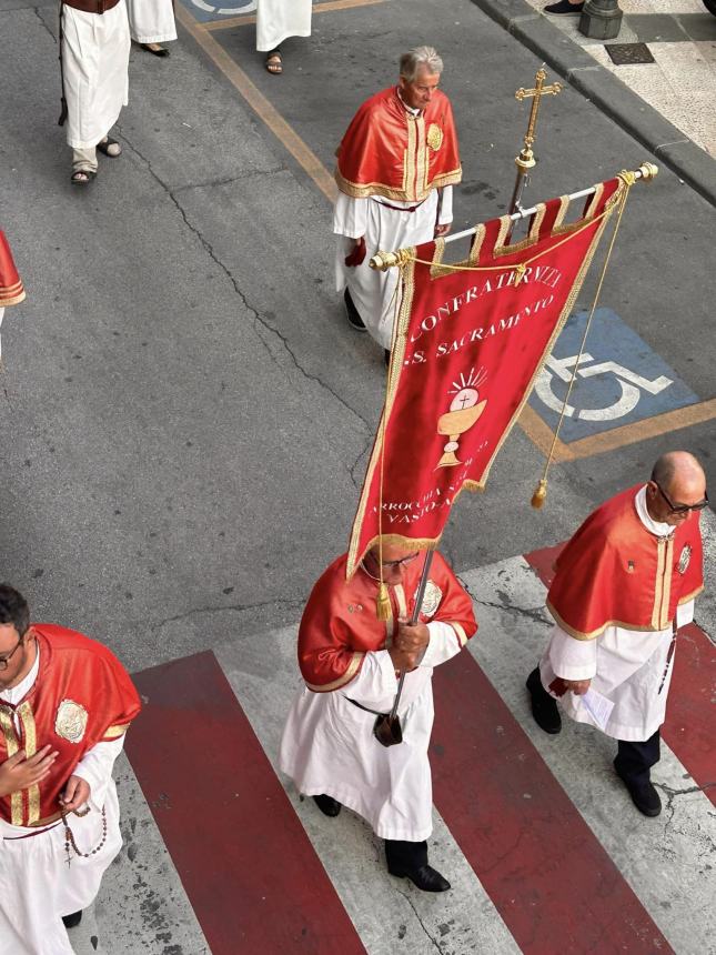 Madonna del Carmine, in tanti alla processione per le strade del centro