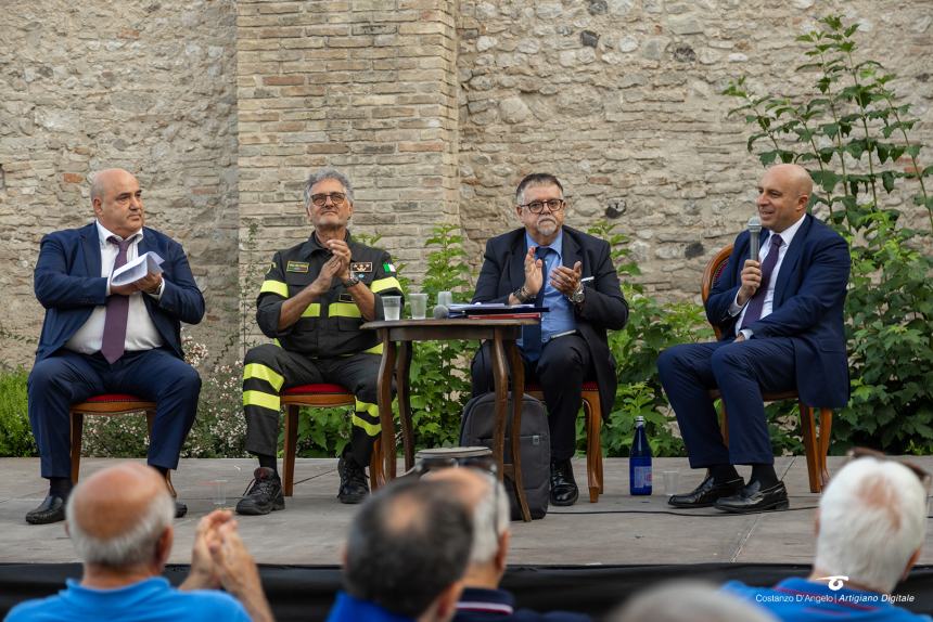 Bellano a Vasto: "I vigili del fuoco di Vasto meritano tanto per tutto quello che fanno" 