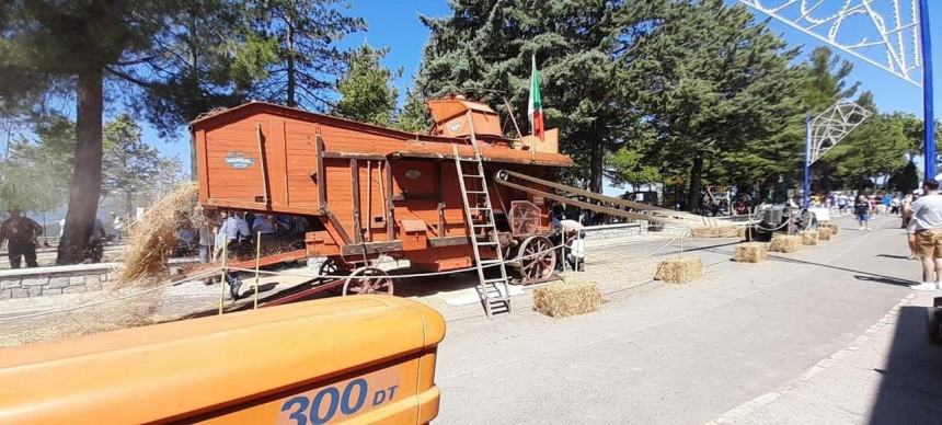 Palmoli in festa per S. Valentino: rinnovata la trebbiatura e la rievocazione delle sacre spoglie