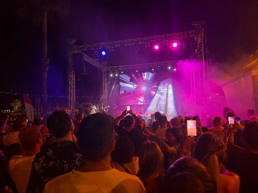 Dj Molella conquista Vasto Marina  con i grandi successi degli anni '90