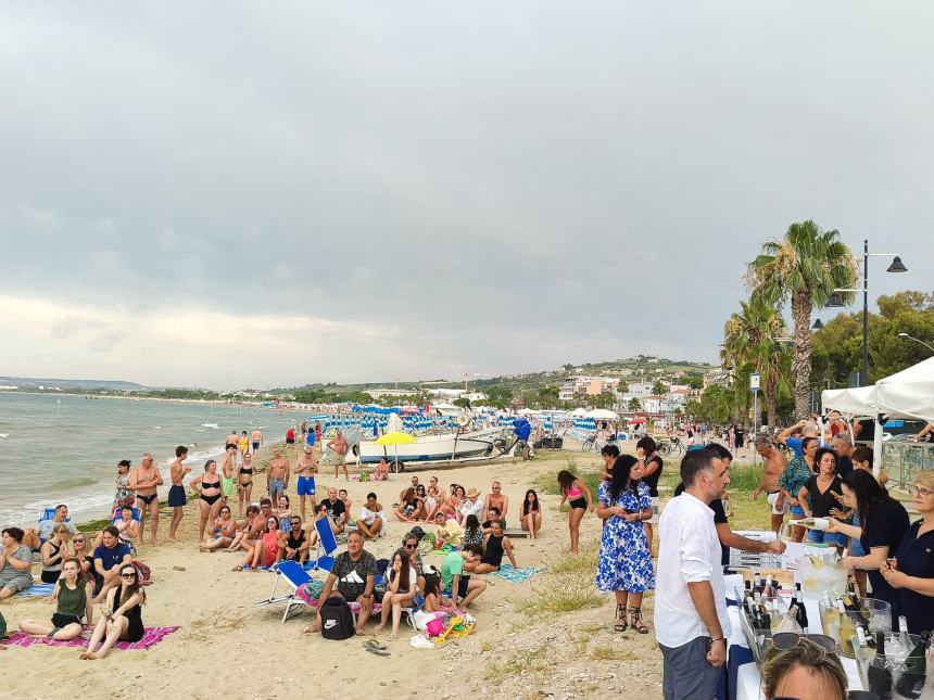 Ancora emozioni in spiaggia con i Vintage nel viaggio musicale "Road to Punta Aderci"