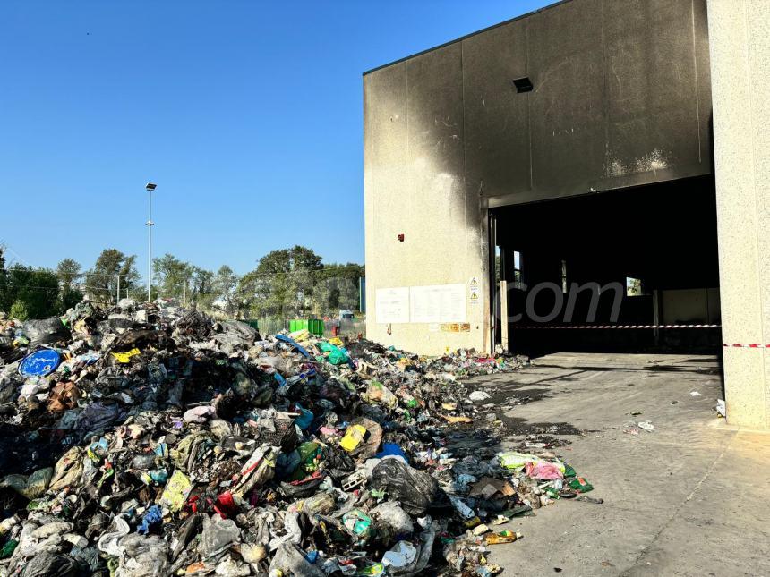 Incendio alla Ecolan a Lanciano, danni ingenti al capannone