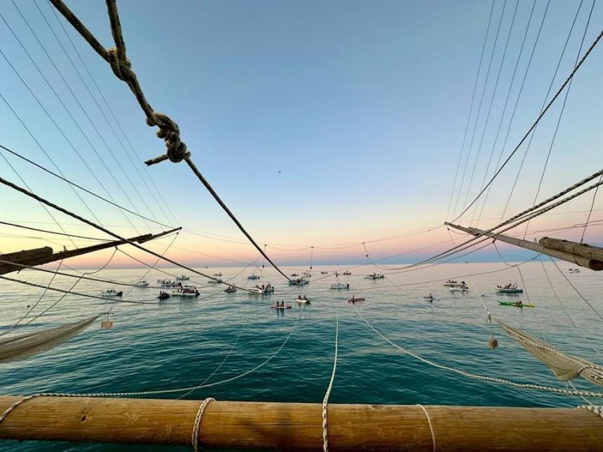 In tanti sul Trabocco Punta Le Morge per il tributo dei “Porto Franco” a Paolo Conte