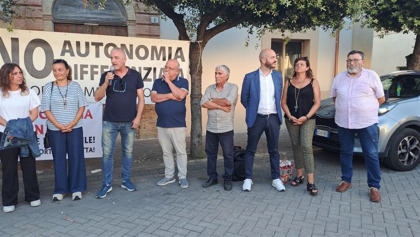 «No all'autonomia differenziata», il dissenso portato in piazza a San Giacomo