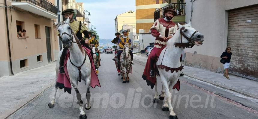 I colori della tradizione: il successo del Palio di San Nicola 