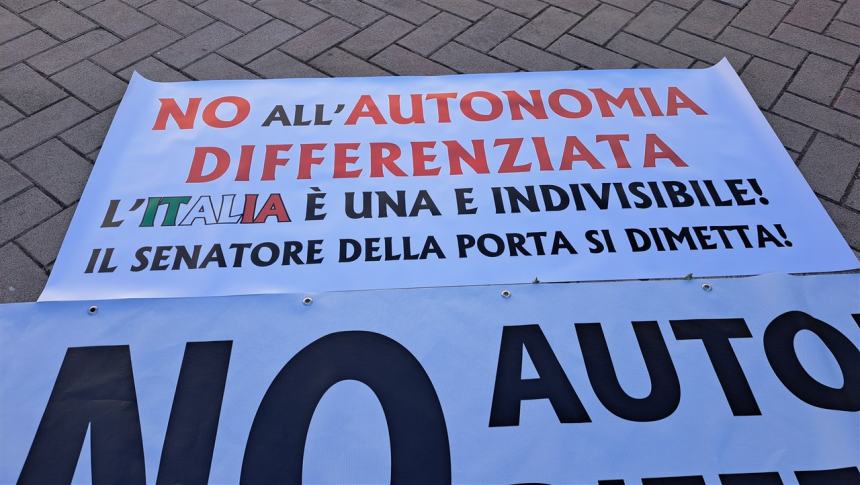 «No all'autonomia differenziata», il dissenso portato in piazza a San Giacomo