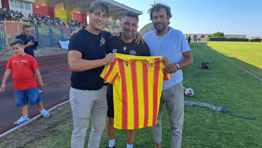 L'allenamento congiunto allo stadio Cannarsa Termoli 1920-Montenero calcio