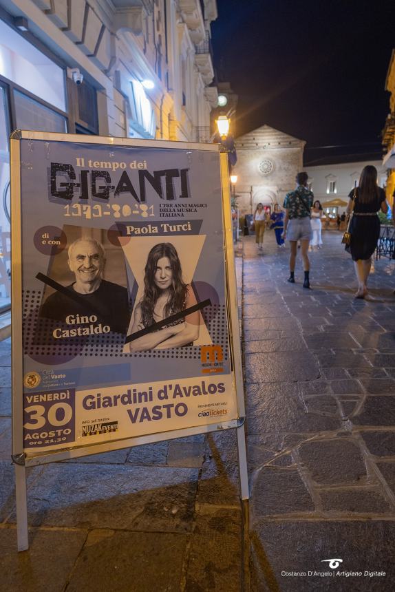 Paola Turci con la sua voce dipinge un affresco della grande musica italiana ai Giardini d'Avalos