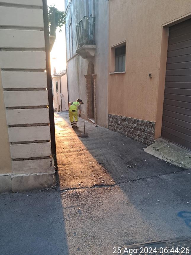 Interventi di pulizia straordinaria per le strade del centro storico di Casalbordino