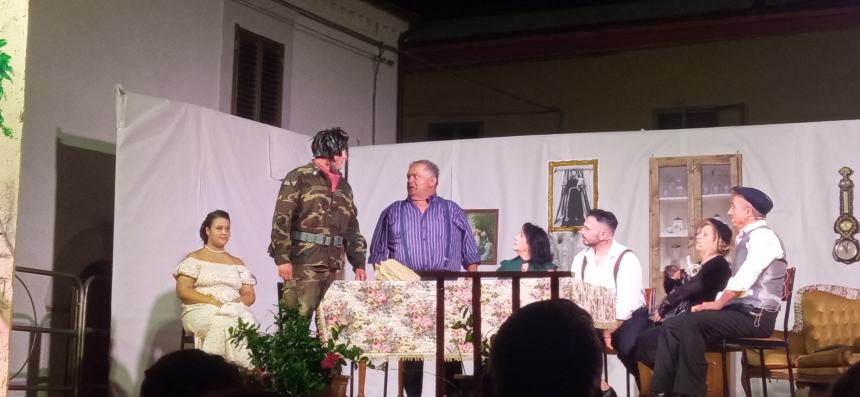 "Il fuoco di Sant'Antonio": la commedia teatrale in arbereshe fa centro