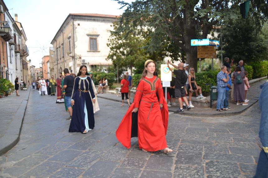 I colori della tradizione: il successo del Palio di San Nicola 