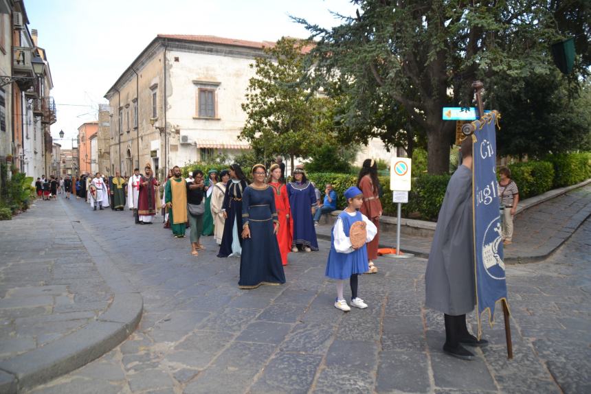 I colori della tradizione: il successo del Palio di San Nicola 