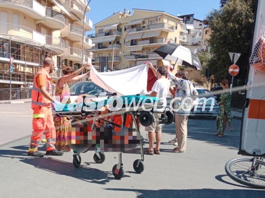 Scontro bici-auto sulla Circonvallazione Histoniense, ferito ciclista 63enne