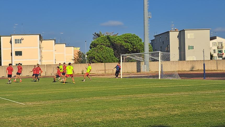 L'allenamento congiunto allo stadio Cannarsa Termoli 1920-Montenero calcio