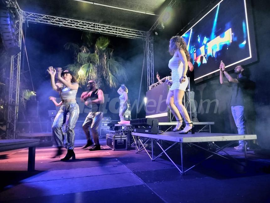 "Party90 Show", Casalbordino lido in festa con Roby Santini nella  1ª "Notte delle Stelle"