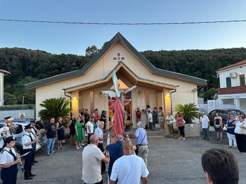 La magia dei fuochi illumina Torino di Sangro: in tanti alla festa di San Michele Arcangelo