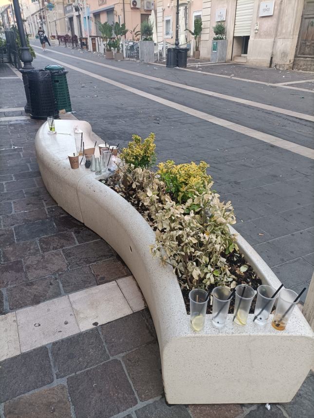 Inciviltà in centro nella notte di San Basso