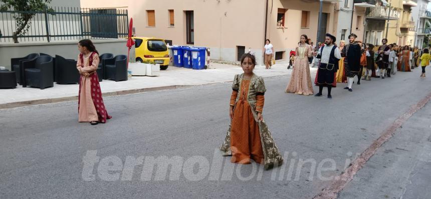 I colori della tradizione: il successo del Palio di San Nicola 