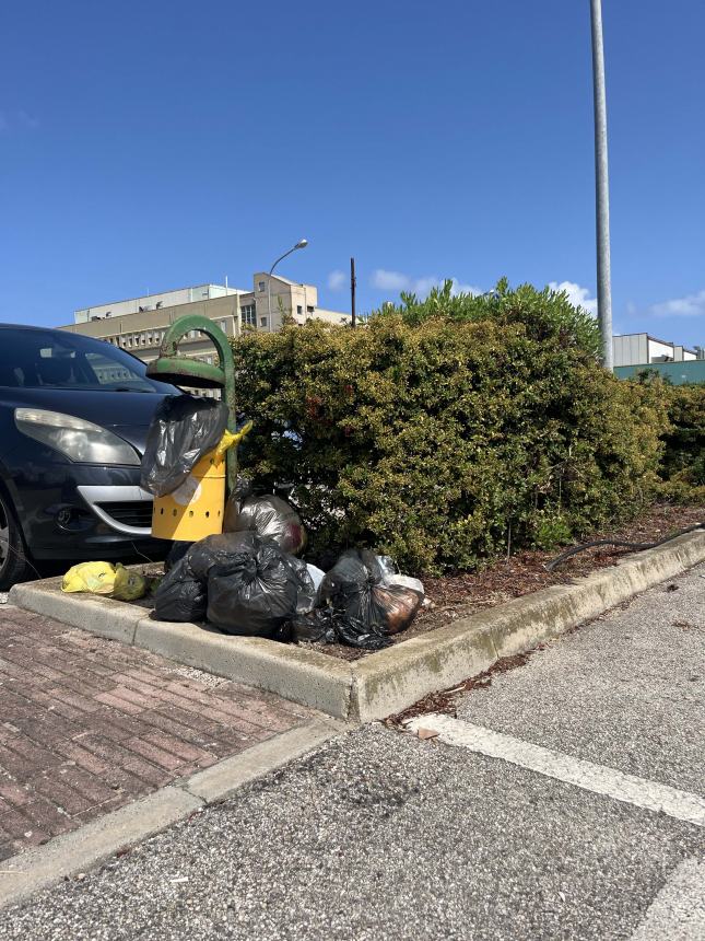 Al parcheggio dell'ospedale San Timoteo 