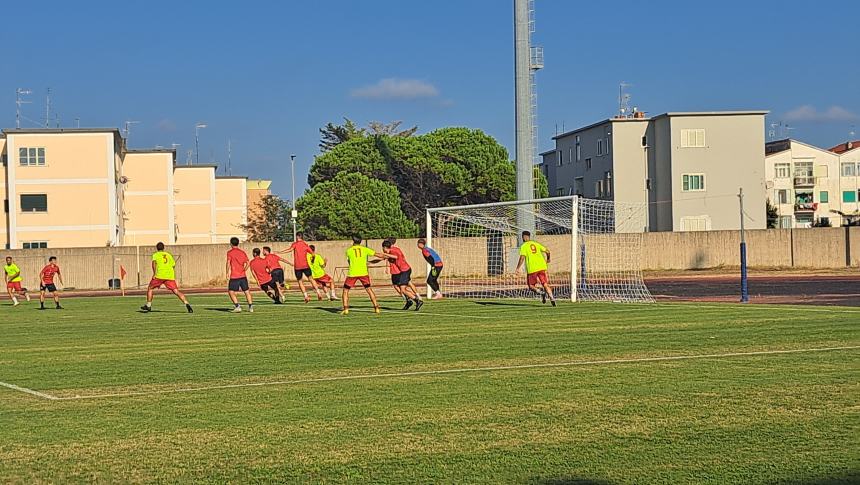 L'allenamento congiunto allo stadio Cannarsa Termoli 1920-Montenero calcio