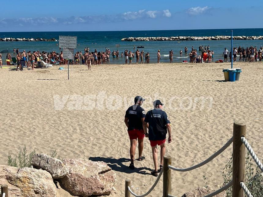 Signora  accusa malore sulla spiaggia di San Salvo Marina, allertato l'elisoccorso