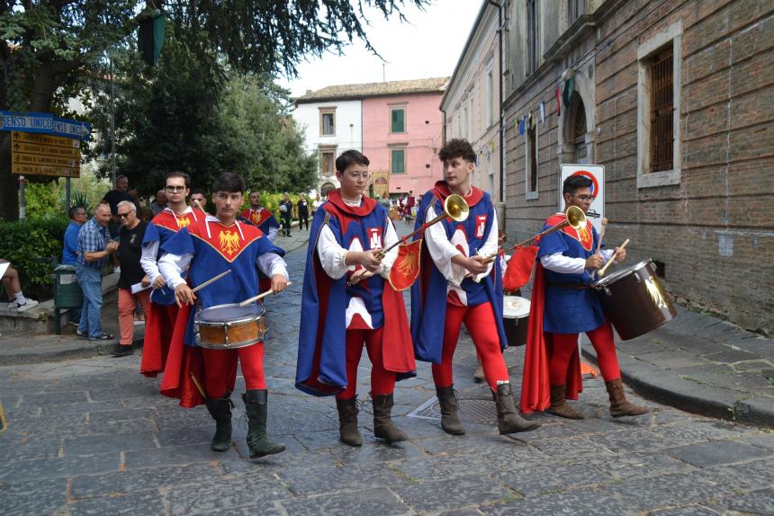 I colori della tradizione: il successo del Palio di San Nicola 