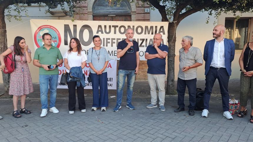 «No all'autonomia differenziata», il dissenso portato in piazza a San Giacomo