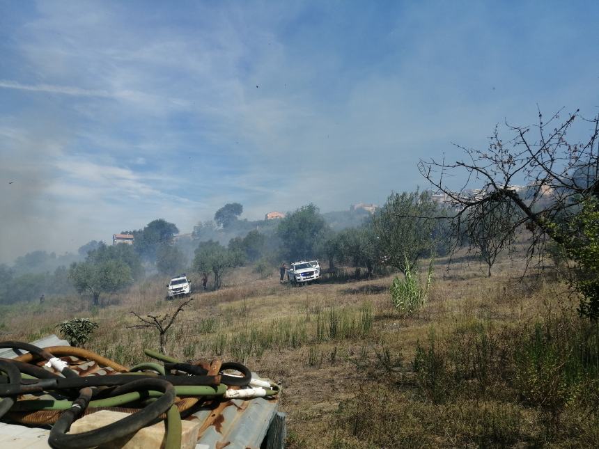 Incendio a Sant'Antonio Abate, intervengono i vigili del fuoco 