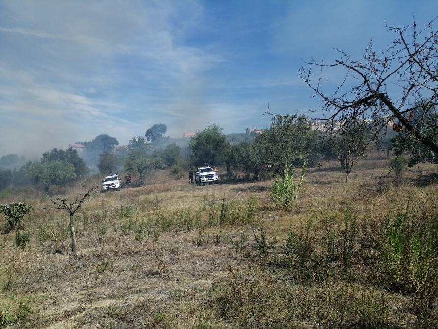 Incendio a Sant'Antonio Abate, intervengono i vigili del fuoco 