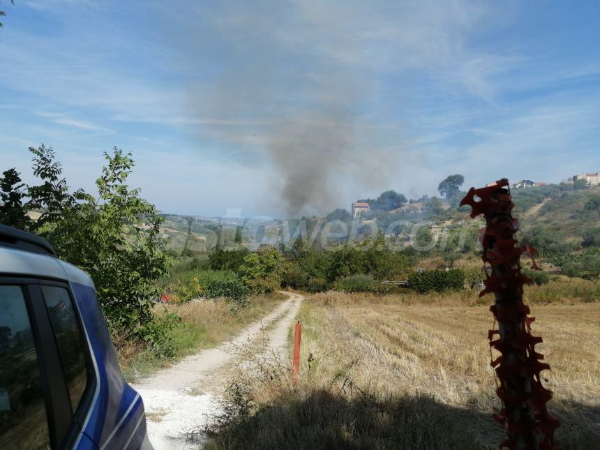 Incendio a Sant'Antonio Abate, intervengono i vigili del fuoco 