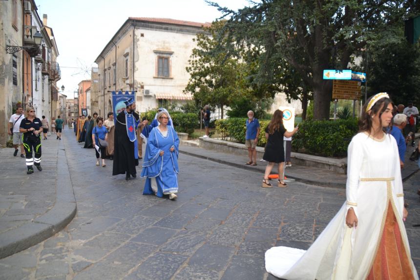 I colori della tradizione: il successo del Palio di San Nicola 