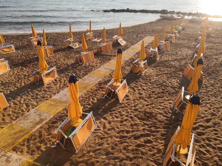 n Abruzzo sciopero dei titolari degli stabilimenti balneari,  chiusi gli ombrelloni 