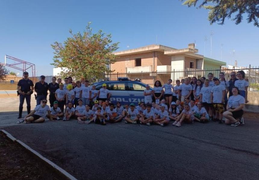 Polizia stradale incontra i ragazzi del campo estivo 