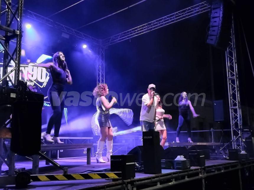 "Party90 Show", Casalbordino lido in festa con Roby Santini nella  1ª "Notte delle Stelle"