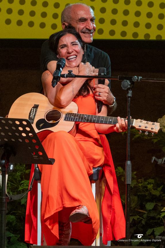 Paola Turci con la sua voce dipinge un affresco della grande musica italiana ai Giardini d'Avalos