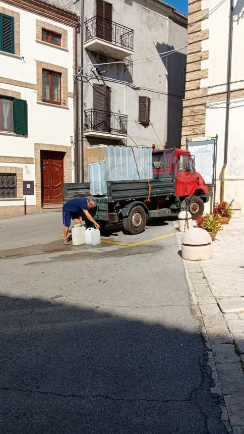 Crisi idrica: autobotti nel Vastese, a Monteodorisio tubatura rotta in pieno centro