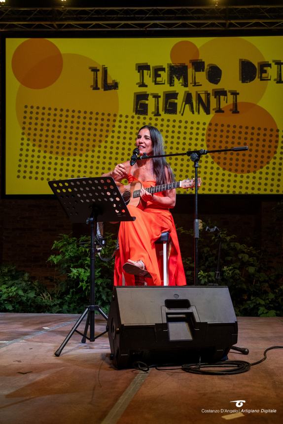 Paola Turci con la sua voce dipinge un affresco della grande musica italiana ai Giardini d'Avalos