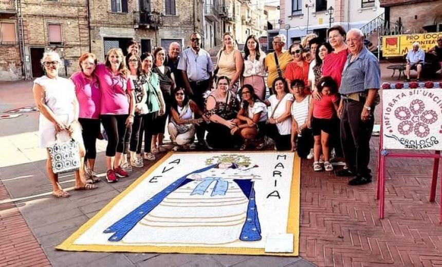 L'Infiorata all'Uncinetto Itinerante per la 1ª volta a Monteodorisio: “Un lavoro unico”