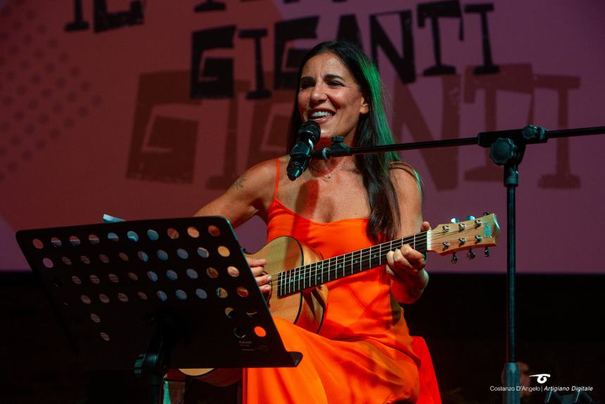 Paola Turci con la sua voce dipinge un affresco della grande musica italiana ai Giardini d'Avalos