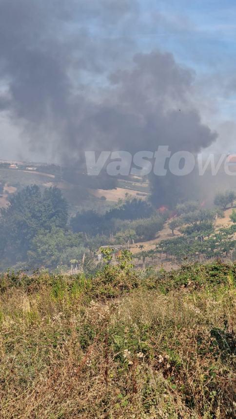 Incendio a Sant'Antonio Abate, intervengono i vigili del fuoco 