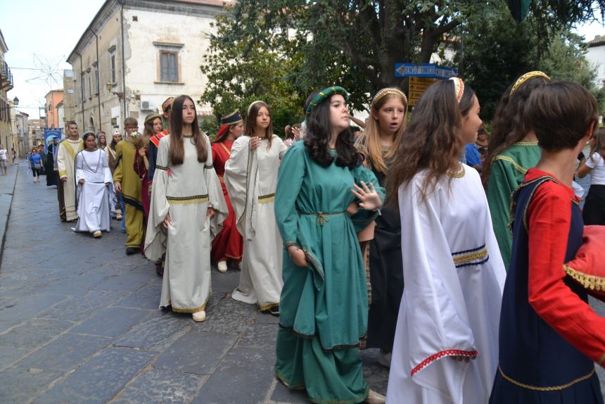 I colori della tradizione: il successo del Palio di San Nicola 