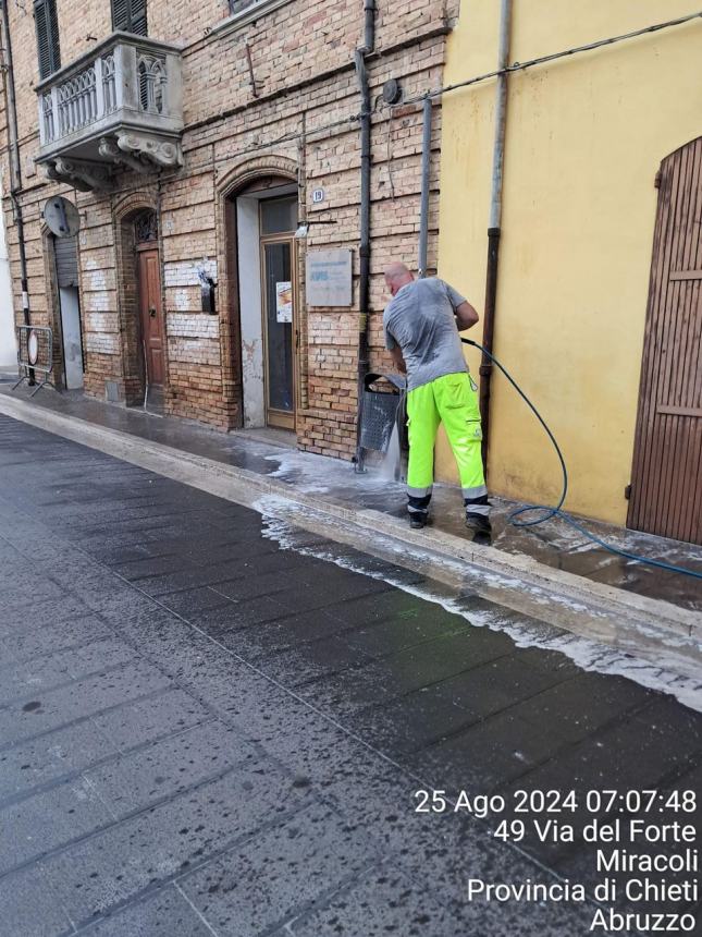 Interventi di pulizia straordinaria per le strade del centro storico di Casalbordino