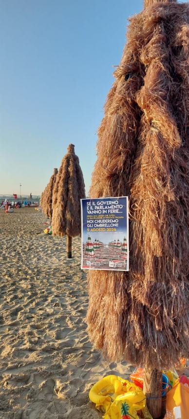 Sit-in balneatori, ombrelloni chiusi nel Vastese: "Vogliamo una legge che ci tuteli”