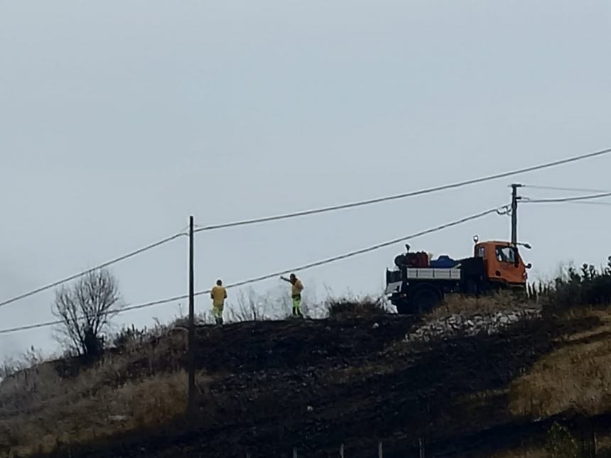 Fiamme a Ferragosto, incendio a ridosso del bosco Corundoli 