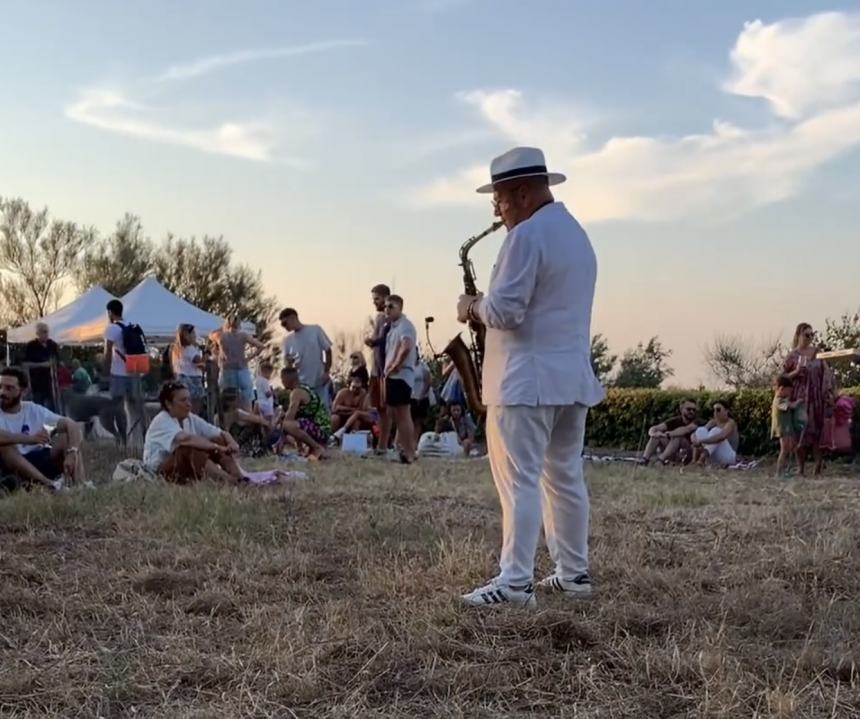 La magia del tramonto e il sax di Elpido Tornese chiudono il  “Road to Punta Aderci”