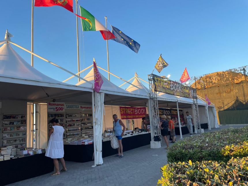 Street book festival in piazza Sant'Antonio 