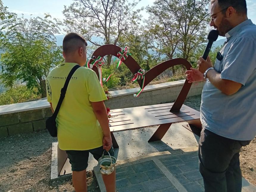 In dono dalla Vatrigno la panchina degli innamorati per il santo patrono di Palmoli 