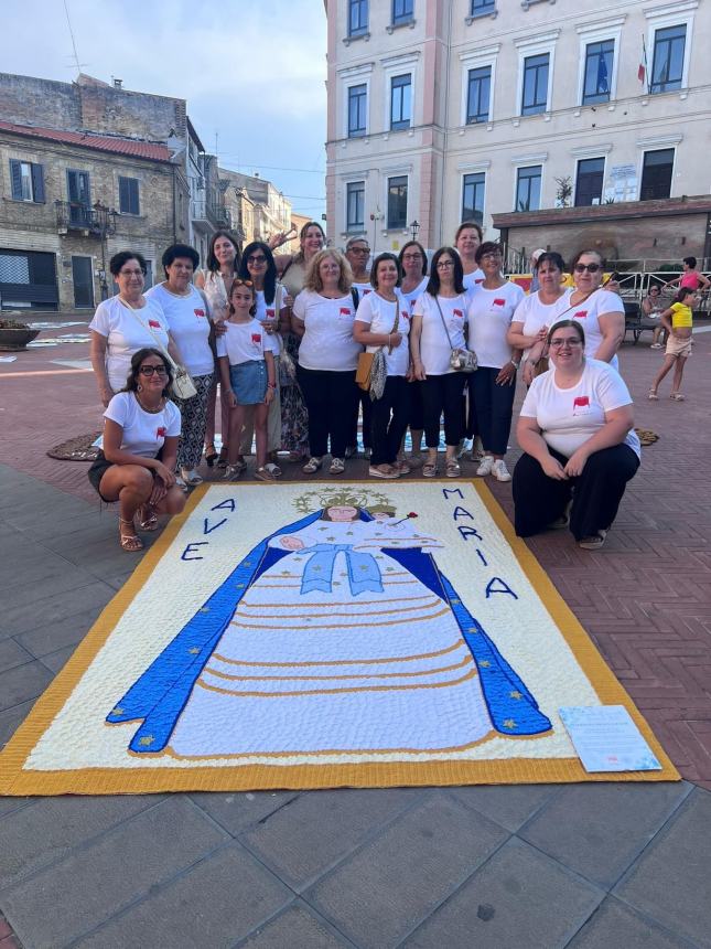 L'Infiorata all'Uncinetto Itinerante per la 1ª volta a Monteodorisio: “Un lavoro unico”