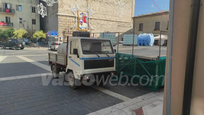 Crisi idrica: autobotti nel Vastese, a Monteodorisio tubatura rotta in pieno centro